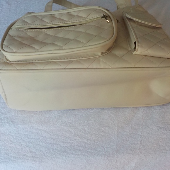 NEW Cream Quilt Shoulder Bag - Picture 6 of 12